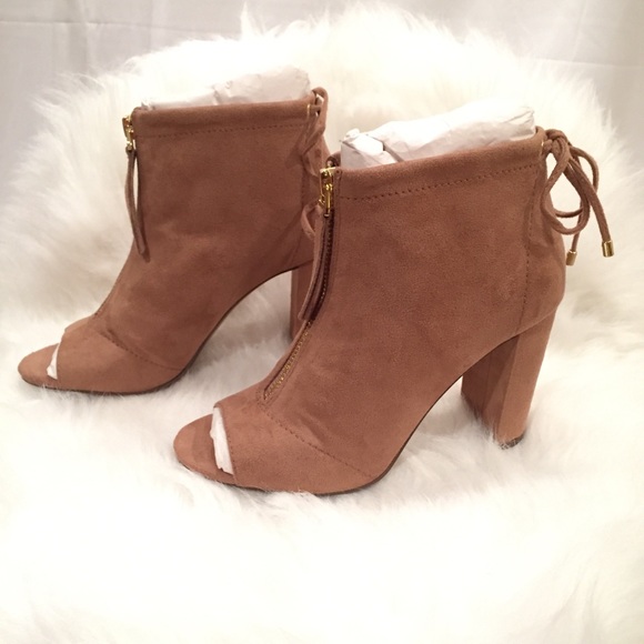 Steve Madden Shoes - FLASH SALE! Tan open toe booties